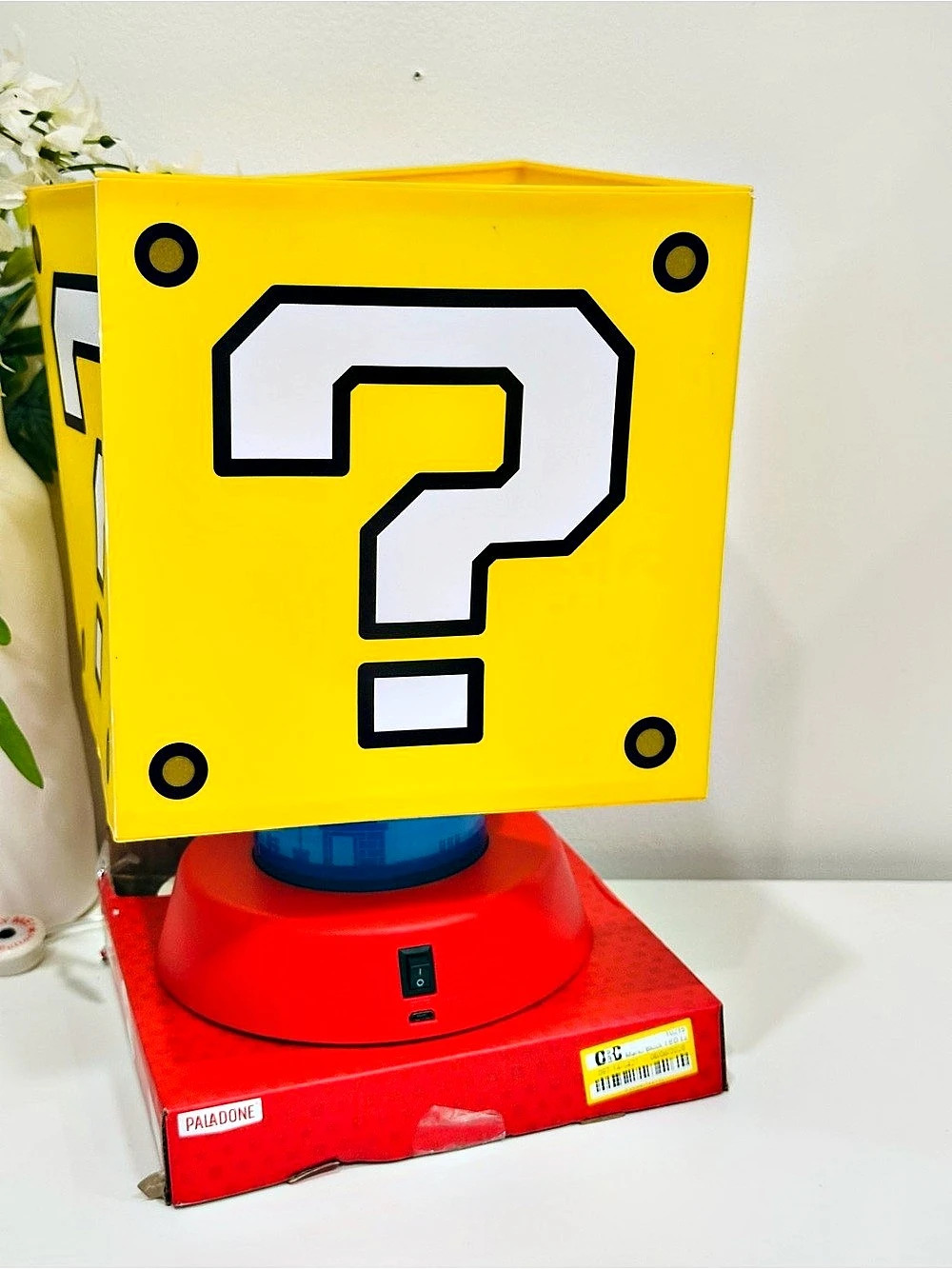 Super Mario Question Block Icon Light Yellow - Picture 4 of 6